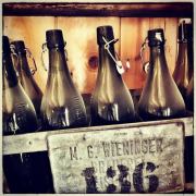 Alte Bierflaschen der Brauerei Wieninger