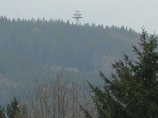 Hinter dem zeitgenössischen Turm auf dem Haunsberg verbirgt sich angeblich nur die Flugsicherung für den Salzburger Flughafen.