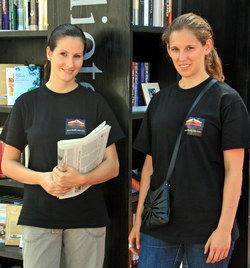 Freundliche Mitarbeiterinnen beraten die Bücherwürmer