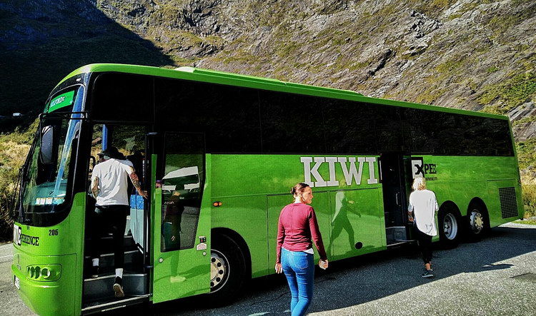 Die Kiwi Busse ermöglichen eine stressfreie Tour durch Neuseeland