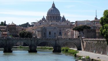 Blick auf den Petersdom im Rom | Foto: Annamartha / pixelio.de
