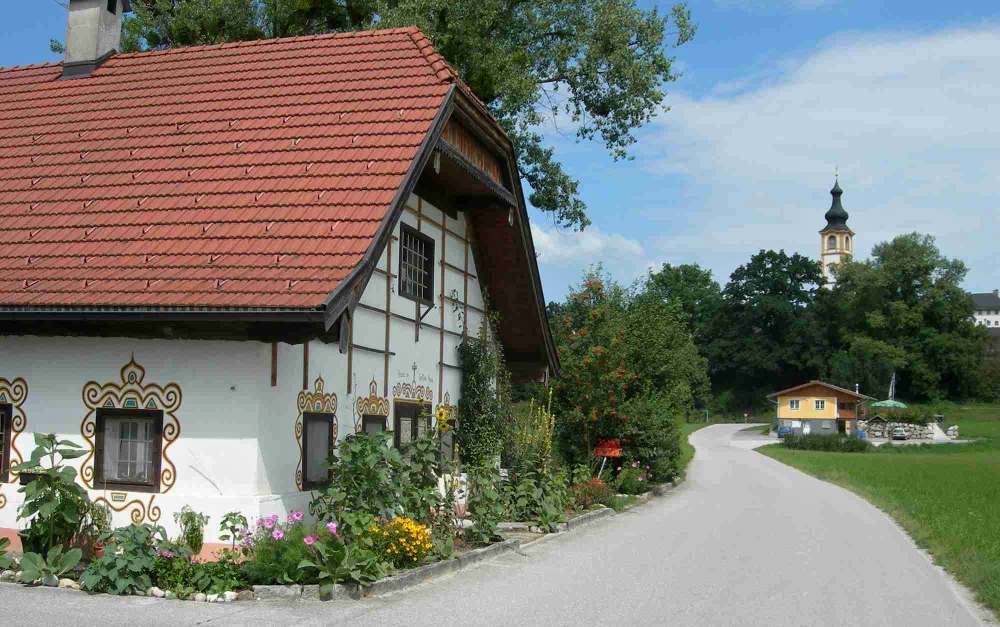 Rendlhaus und Kirche 2008 ( Foto Wolfgang Bauer)